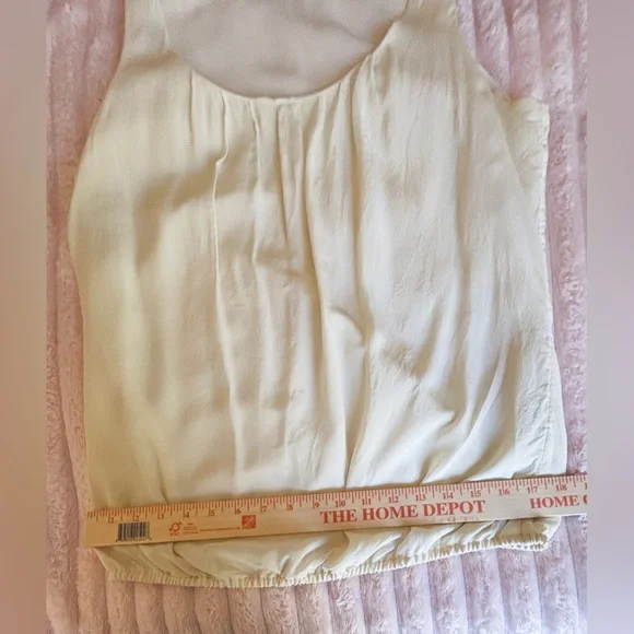 Banana Republic Cream Sleeveless Pleated Blouse Women’s Medium 100% Silk - Picture 8 of 8